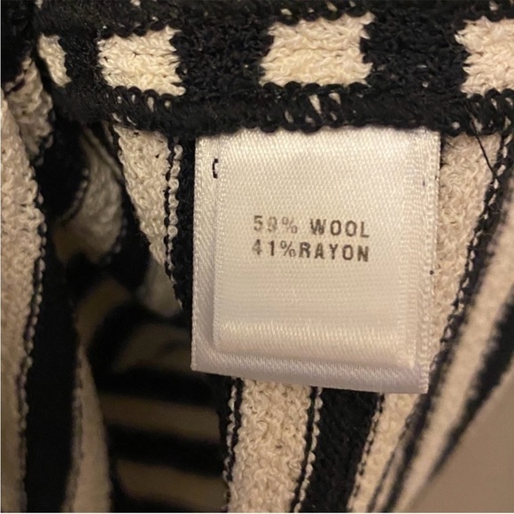 St. John Black and Off White Striped Wool Blend Knit Cardigan Sweater size 6 - Picture 9 of 11